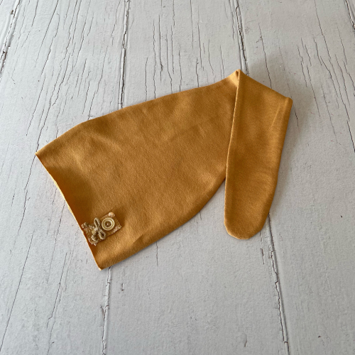 gorro dormilón newborn en punto liso color ocre