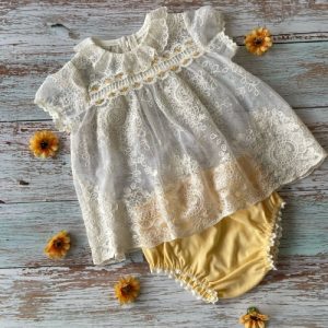 conjunto 12 meses de tul beige con braga amarilla