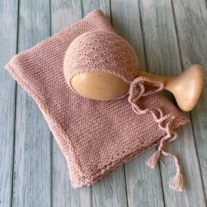 pak gorro y wrap hecho a mano en color rosa
