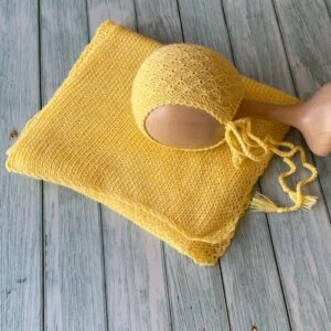 pack gorro y wrap hecho a mano en color amarillo