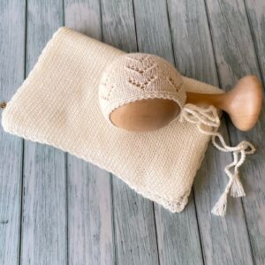 pack gorro calado y wrap hecho a mano en color crudo