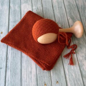 pack gorro y wrap tejidos a mano en color teja