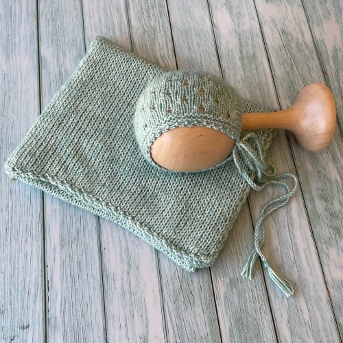 pack compuesto de gorro y wrap tejidos a mano