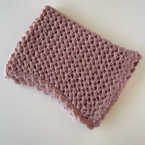 manta de apoyo newborn en lana color rosa maquillaje