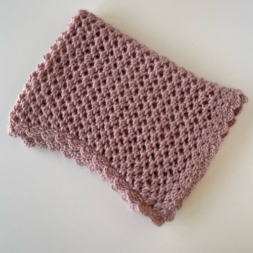 manta de apoyo newborn en lana color rosa maquillaje