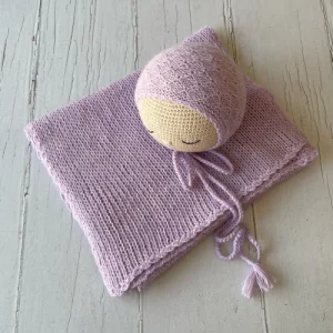 Gorro y wrap newborn en color lila.